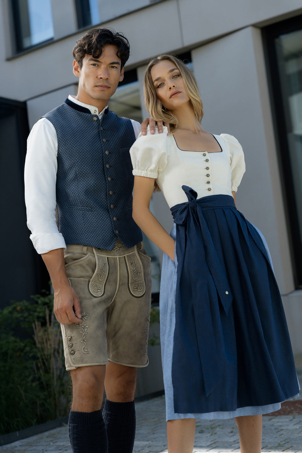 alpenherz-dirndl-magdalena-himmelblau-baumwolle-puffarm image 3