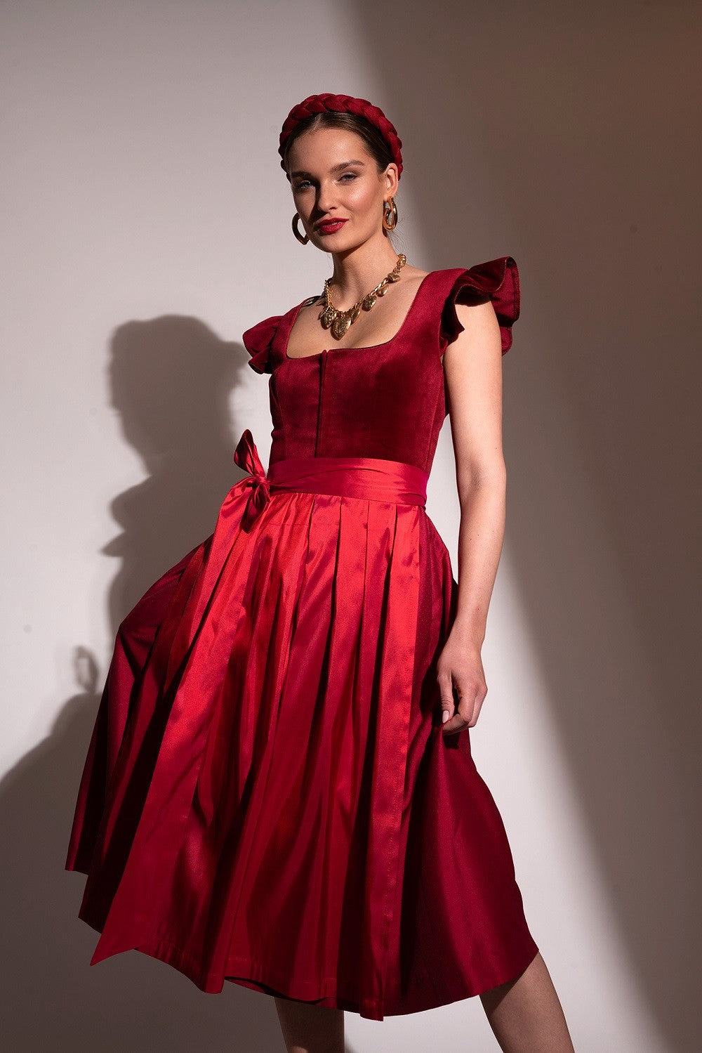 alpenherz-dirndl-ruby-3-in-1-samt-dirndl-in-kirschrot image 6
