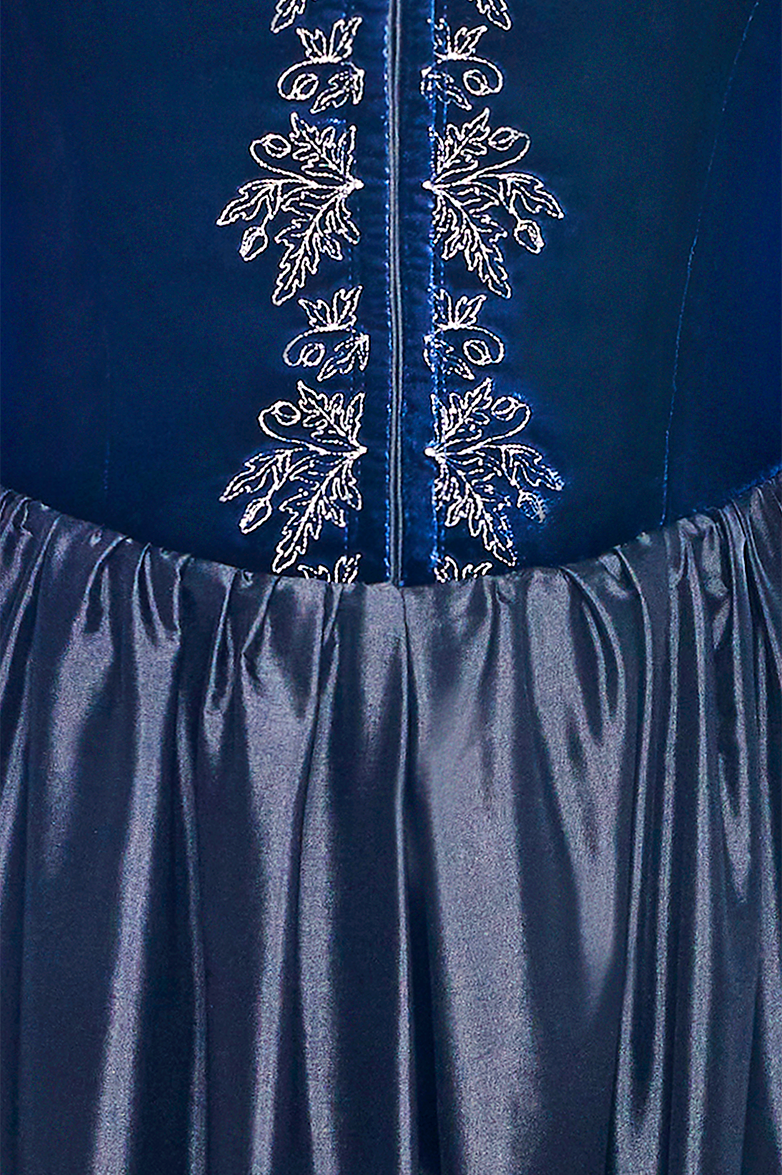 g-ssl-medaillon-dirndl-samt-dupionseide-70-cm image 6