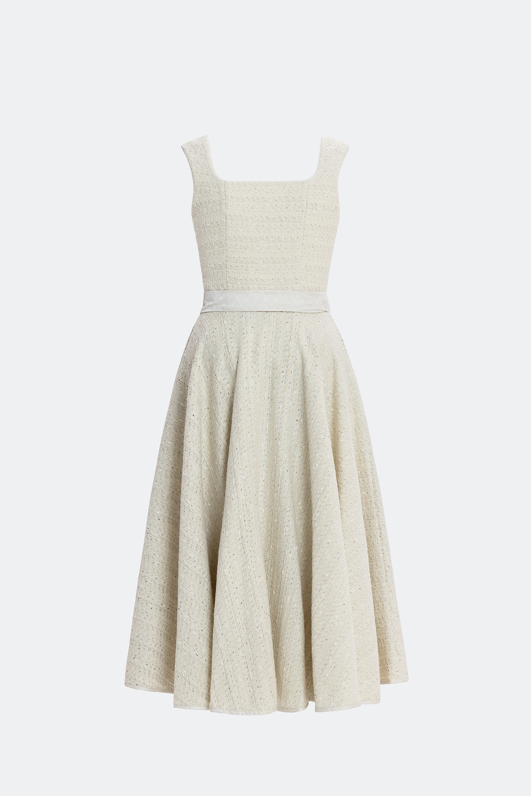 traumtrachten-dirndl-elina-in-ivory image 2