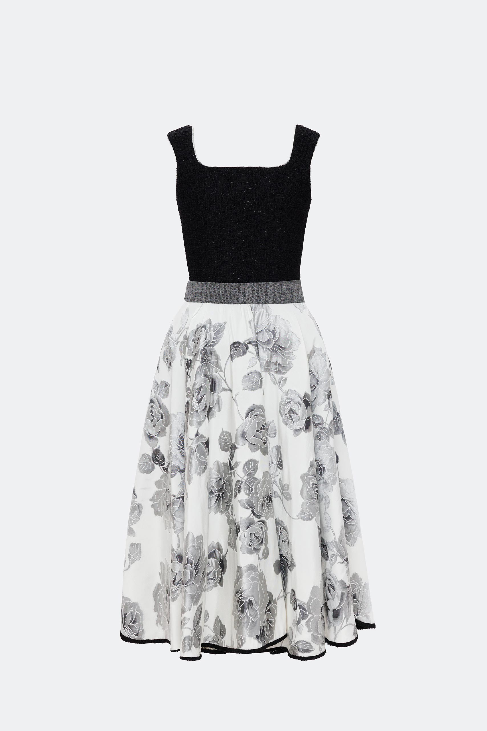 traumtrachten-dirndl-camilla-in-nero-schwarz-floral image 2