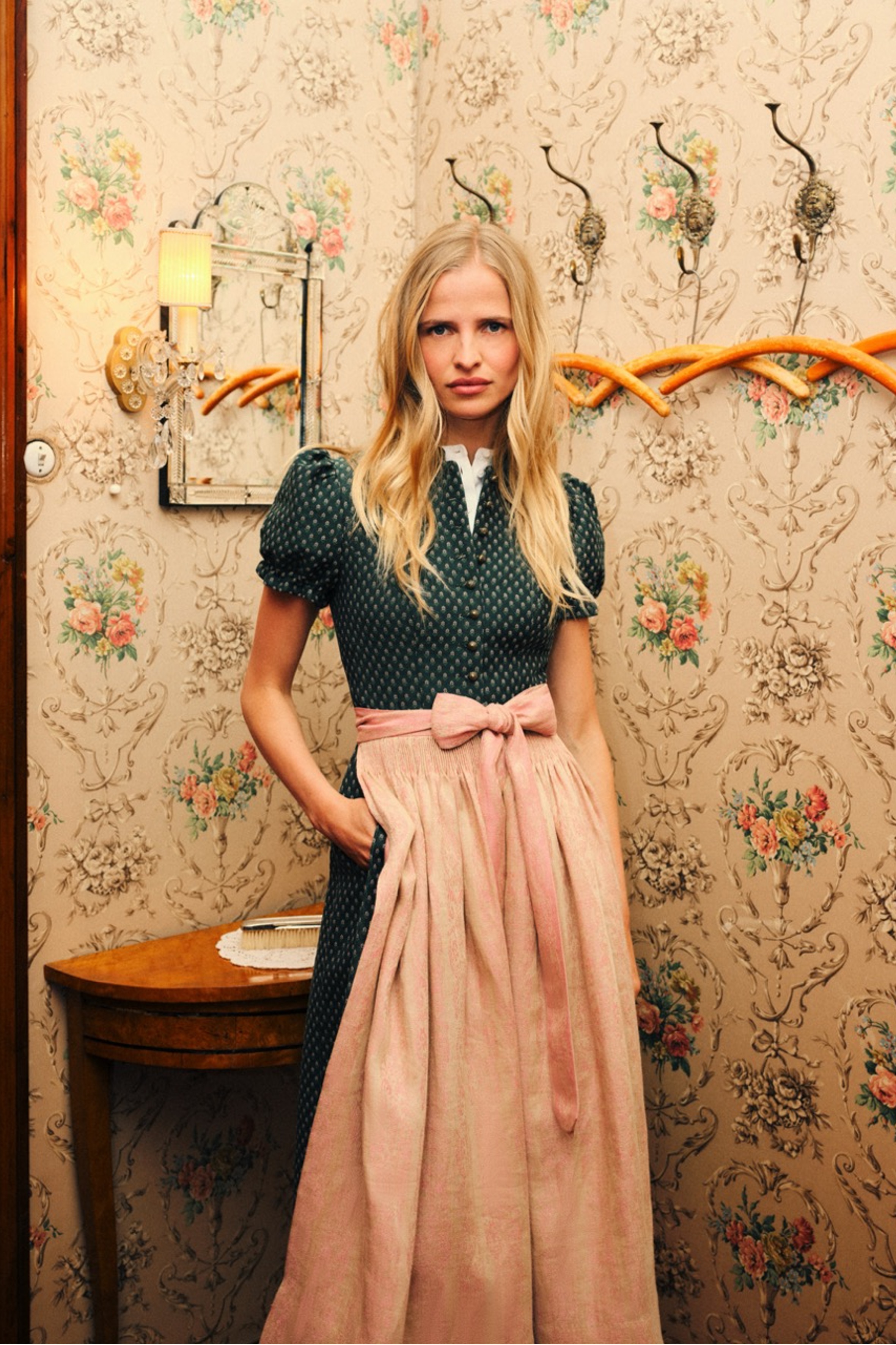 gottseidank-dirndl-livie-hochgeschlossen-puffarm image 2