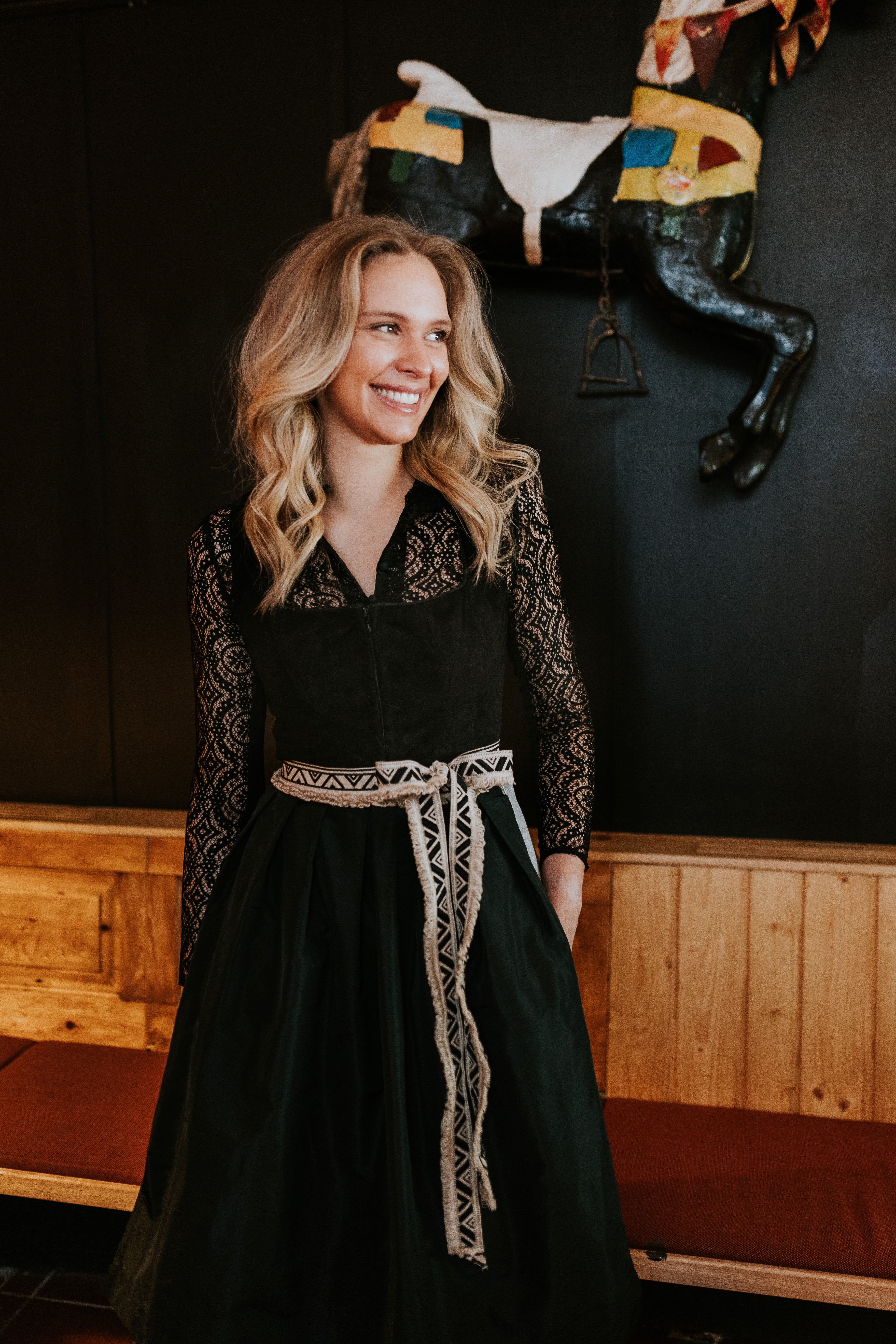 alpenherz-lederdirndl-yasmin-schwarz-echtleder image 3