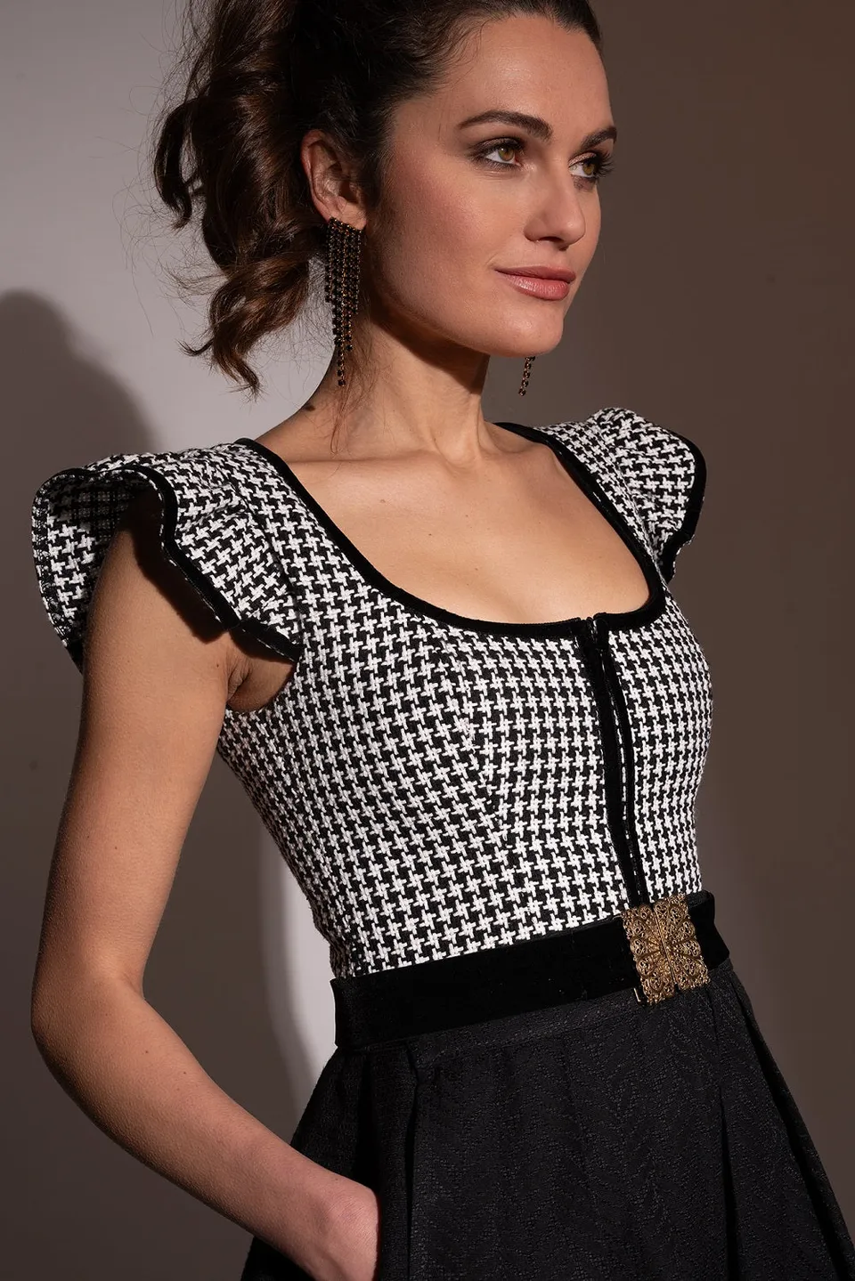 alpenherz-dirndl-cleo-atelier-fl-gelarm-dirndl-in-schwarz-wei-limited image 1