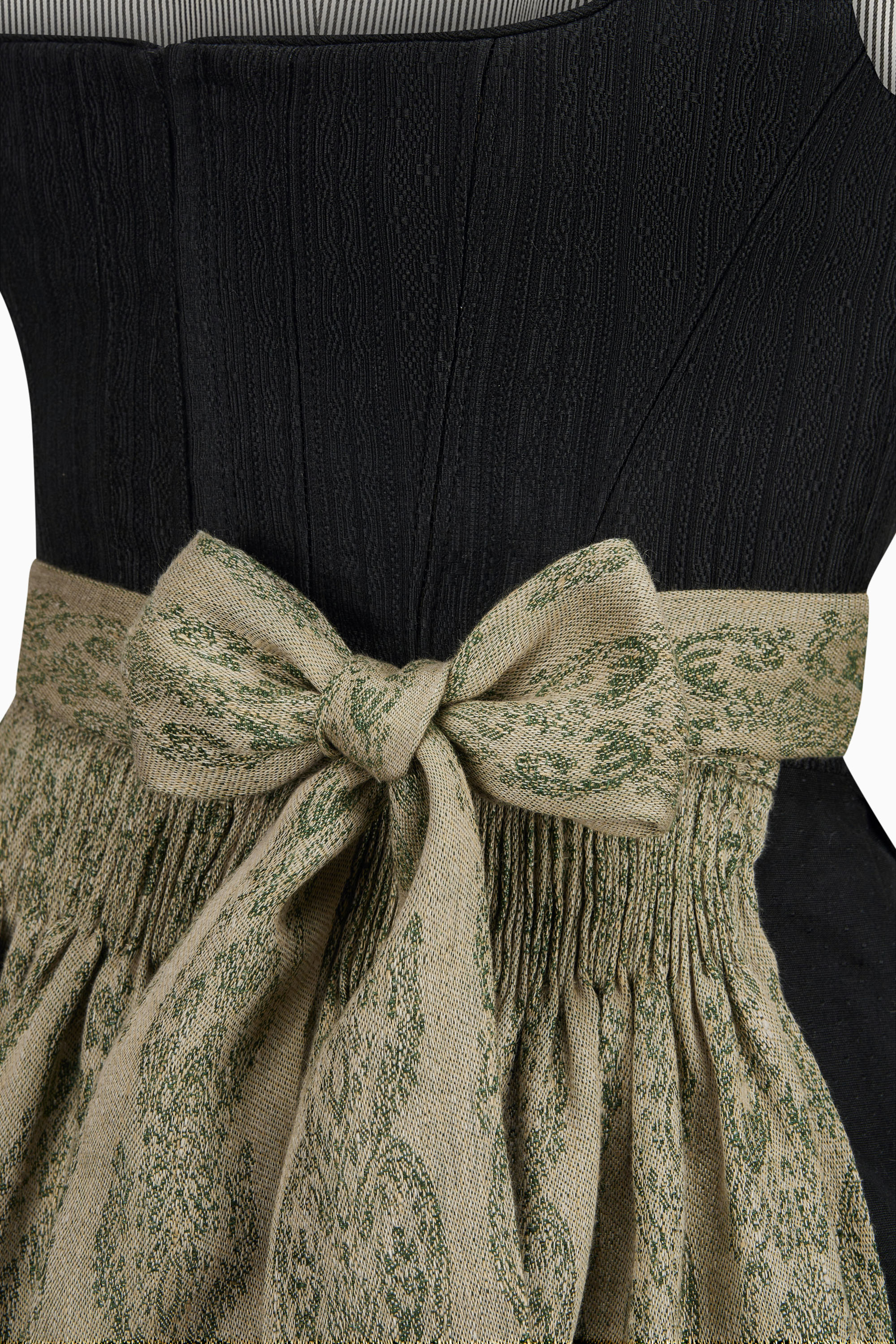 gottseidank-tonja-dirndl-faltenrock-sch-chen-haken image 4