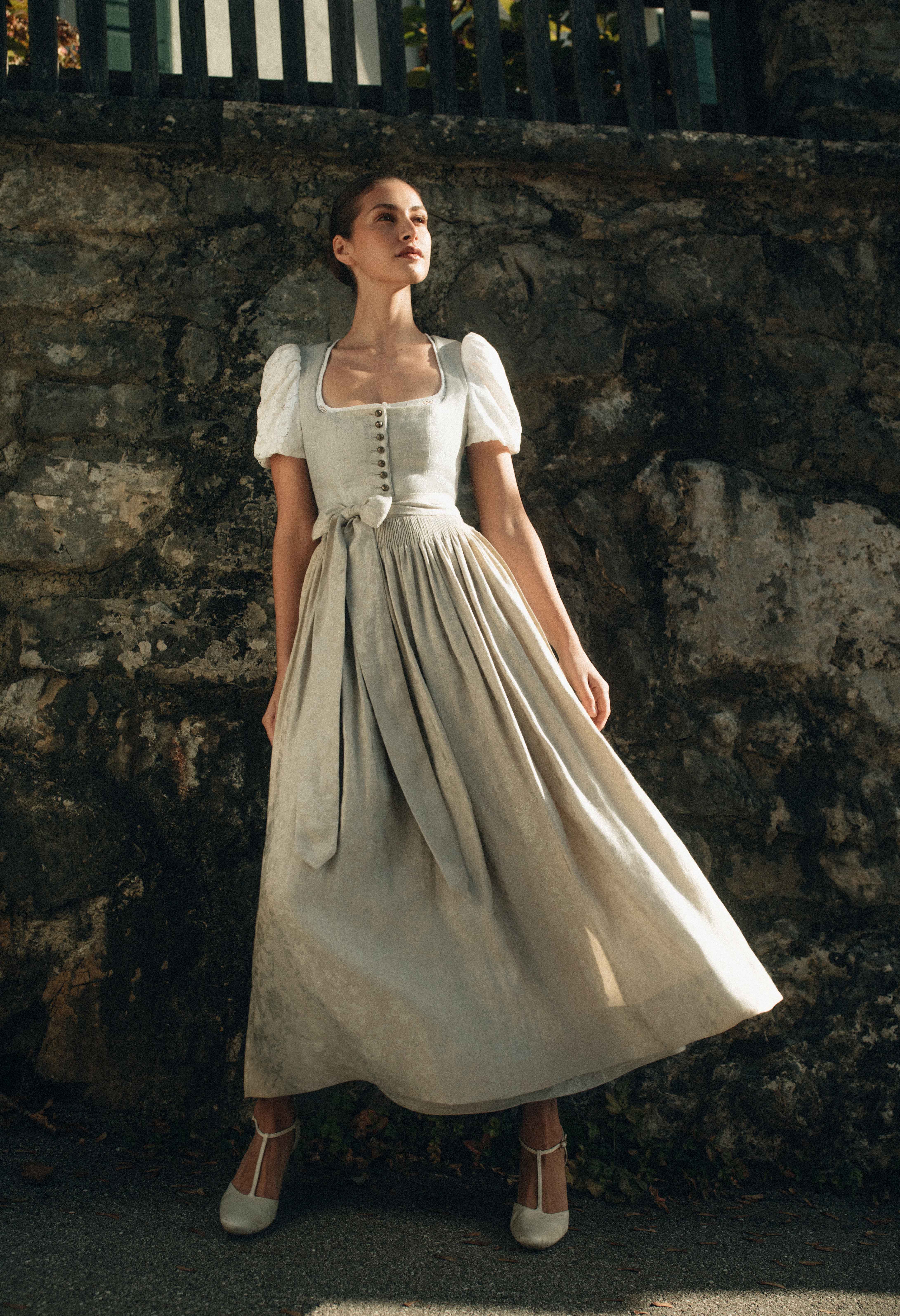 gottseidank-dirndl-monika-mit-biesen-und-faltenrock image 2