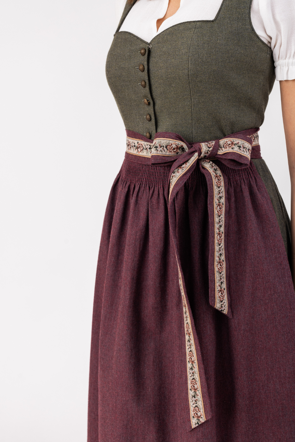 felicitas-dasha-damen-dirndl-olive-herzausschnitt-flanell image 2