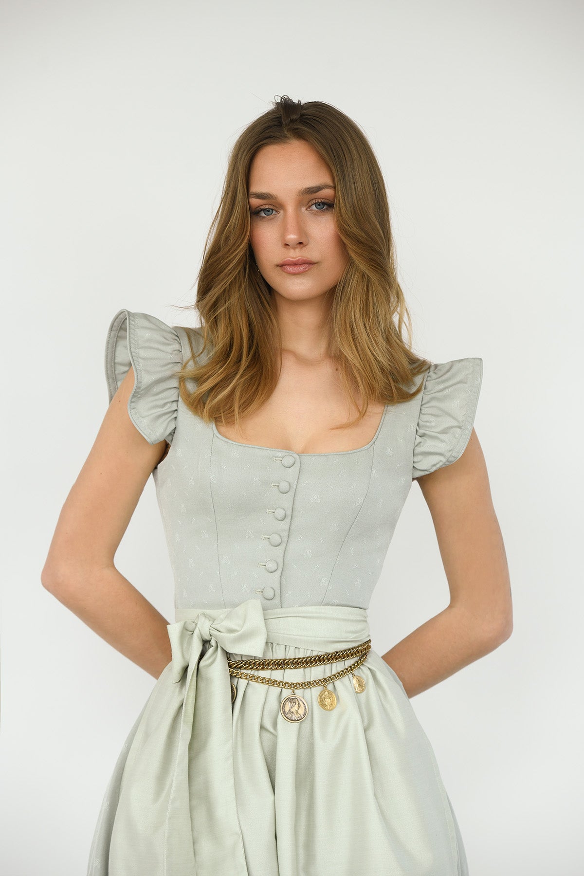 alpenherz-dirndl-lynn-twin-salbei-1-dirndl-3-looks image 4