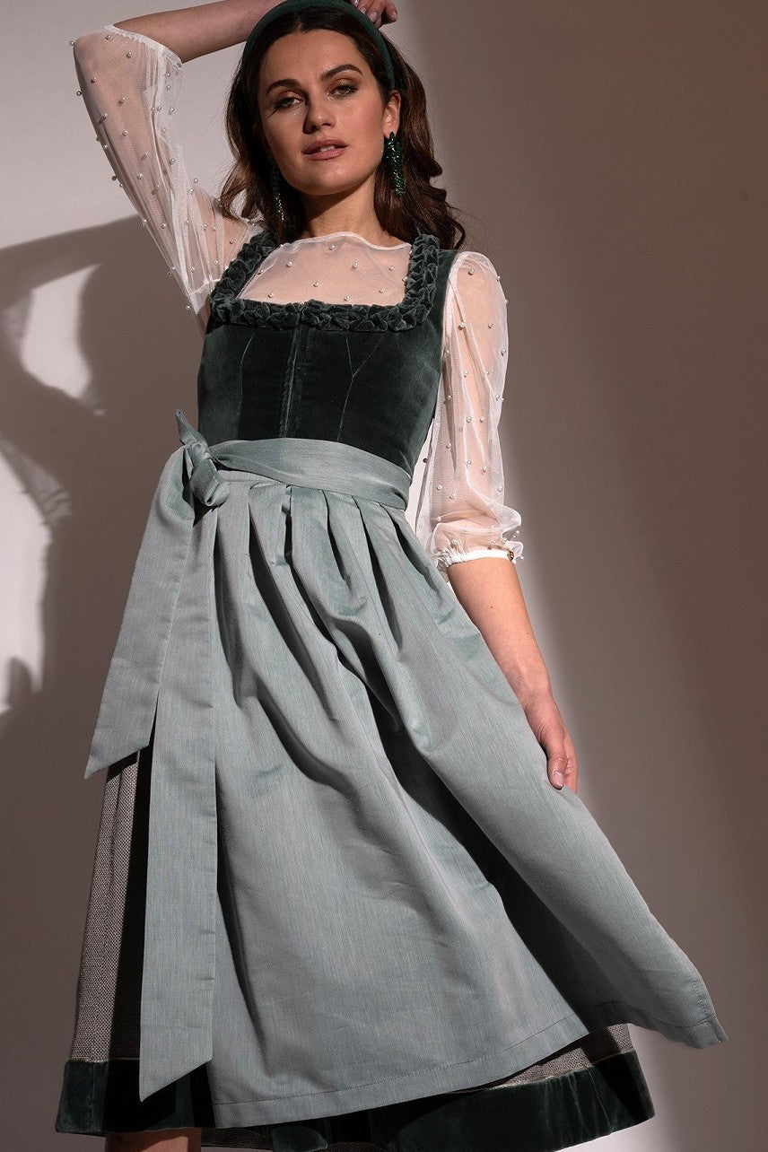 alpenherz-dirndl-rosalie-gr-n-samtmieder-dirndl image 2