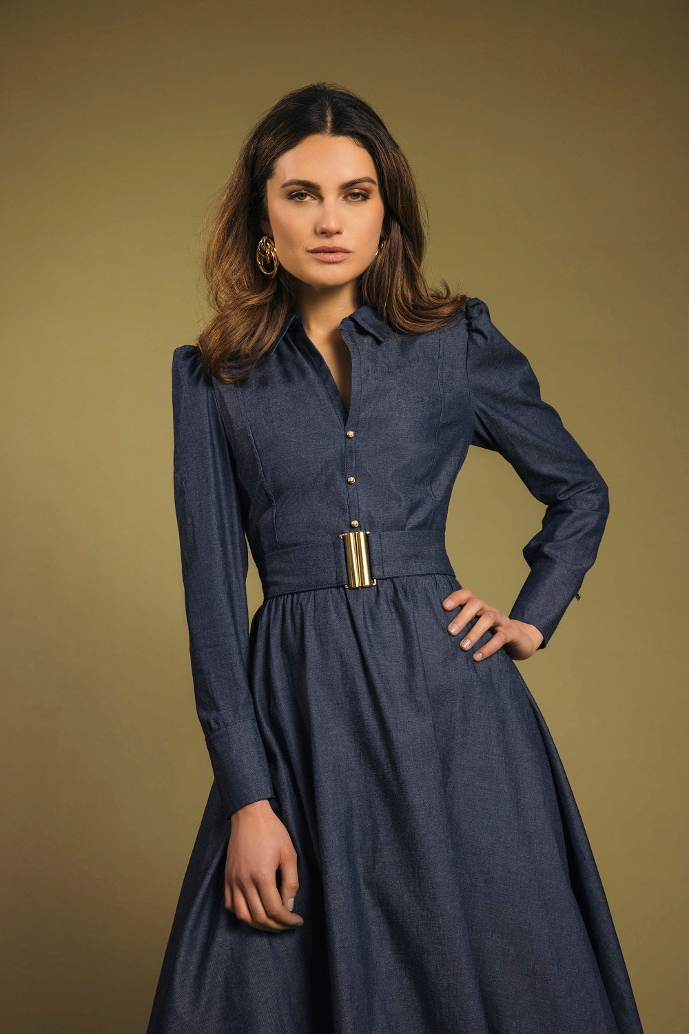 alpenherz-kleid-lydia-jeanskleid-mit-goldkn-pfen-und-jeansg-rtel image 2