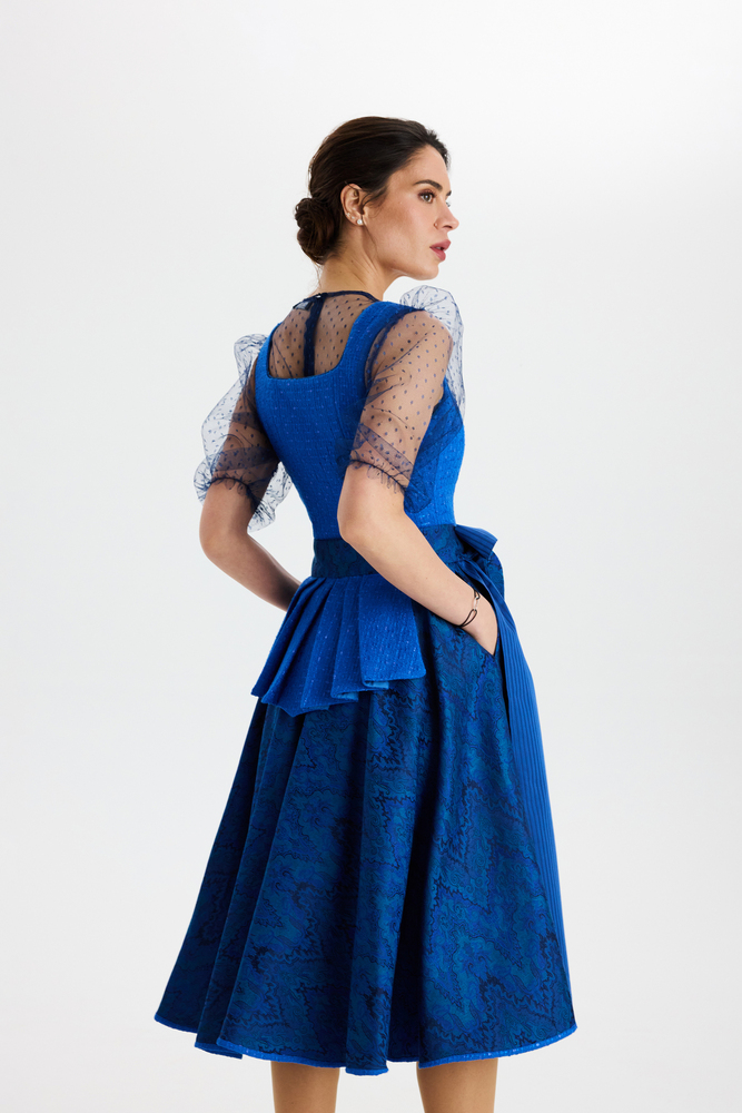 traumtrachten-dirndl-livia-in-meerblau image 5