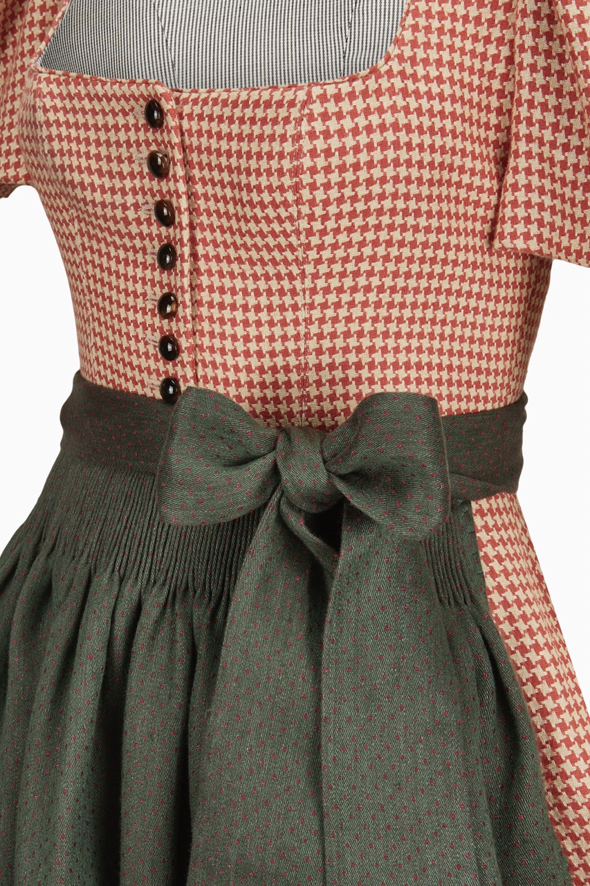 gottseidank-dirndl-laura-dirndl-mit-puffarm-und-geradem-ausschnitt image 3