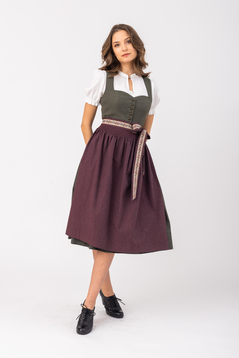 felicitas-dasha-damen-dirndl-olive-herzausschnitt-flanell image 1