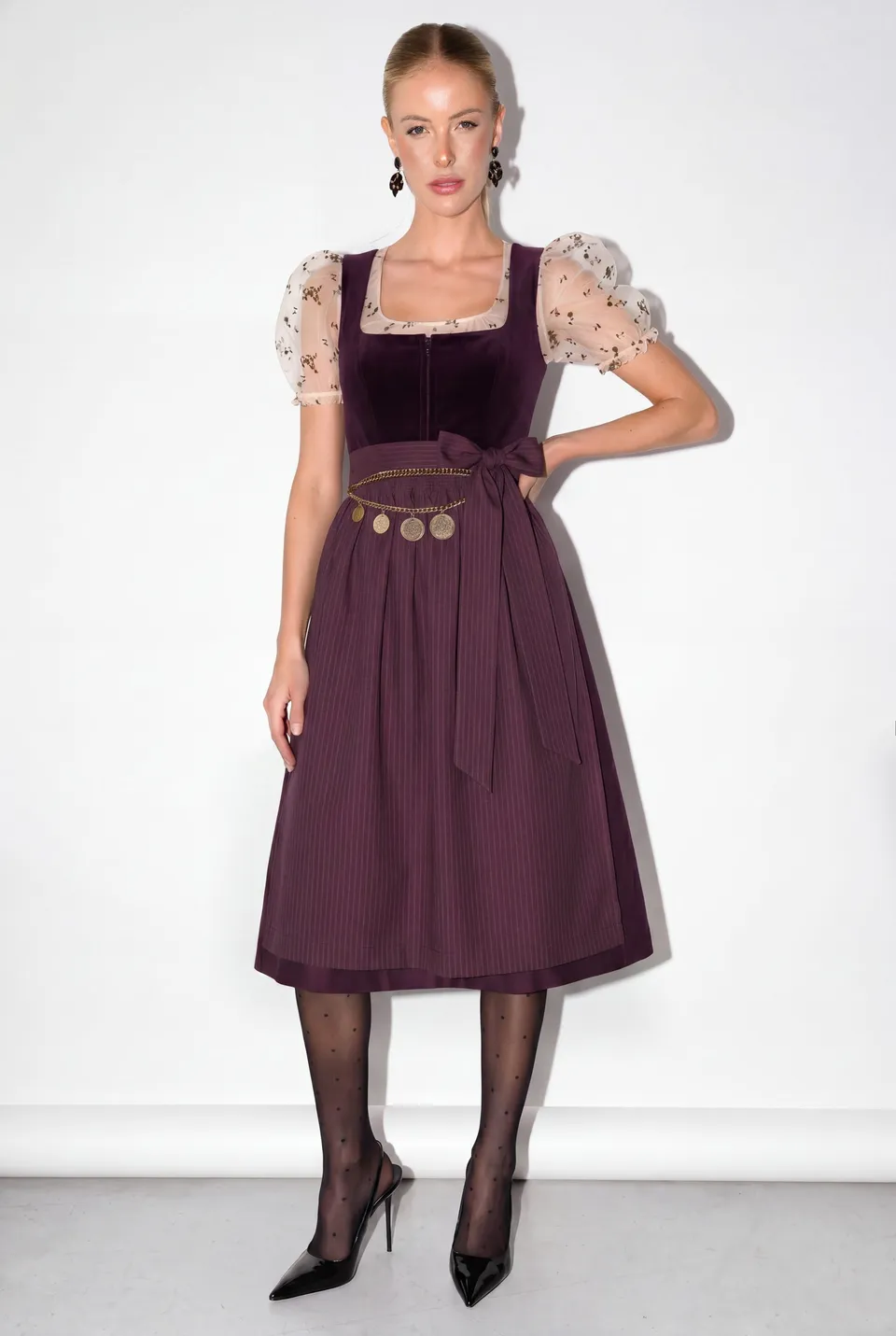 alpenherz-dirndl-clara-aubergine-samtmieder-mit-2-sch-rzen image 1