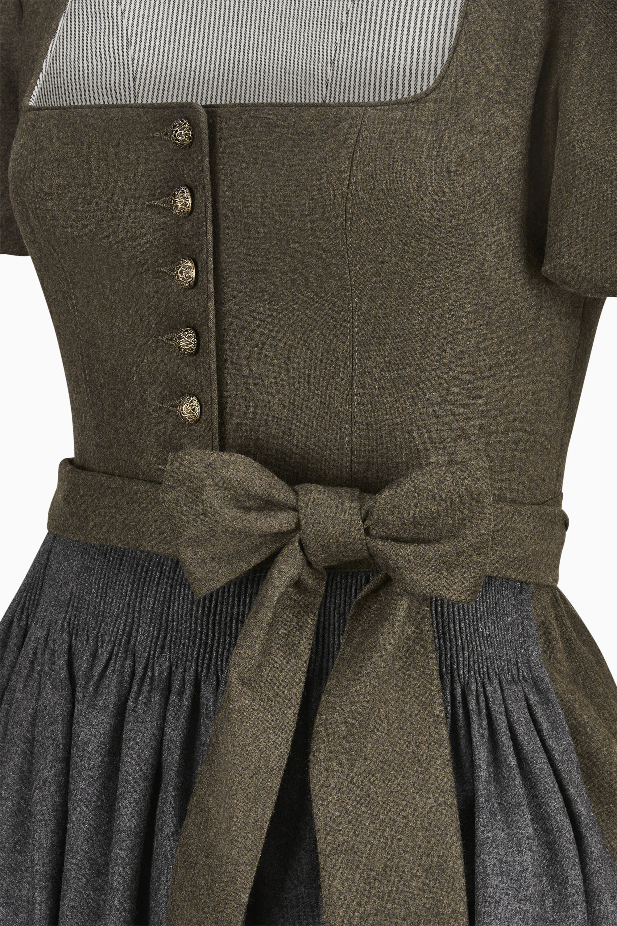 gottseidank-dirndl-laura-dirndl-mit-geradem-ausschnitt-und-kurzem-puffarm image 4