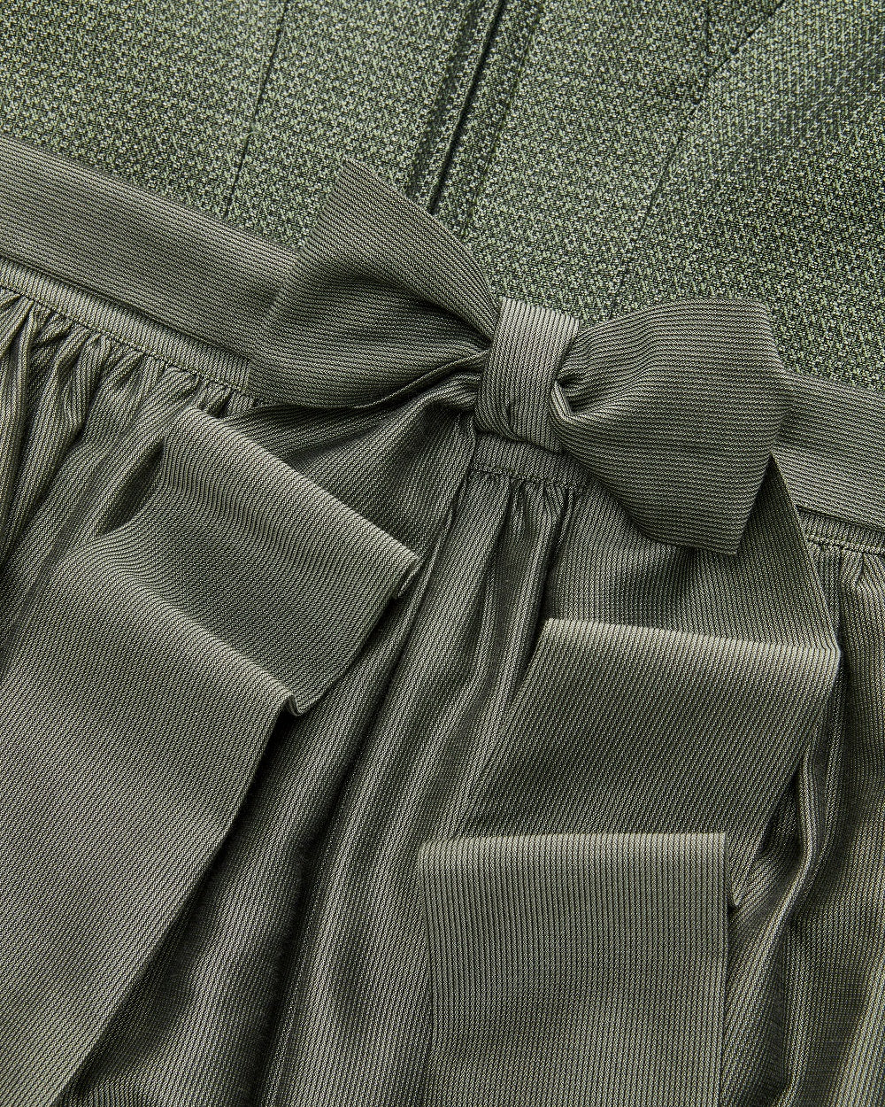 alpenherz-dirndl-greta-oliv-jacquard-dirndl image 3