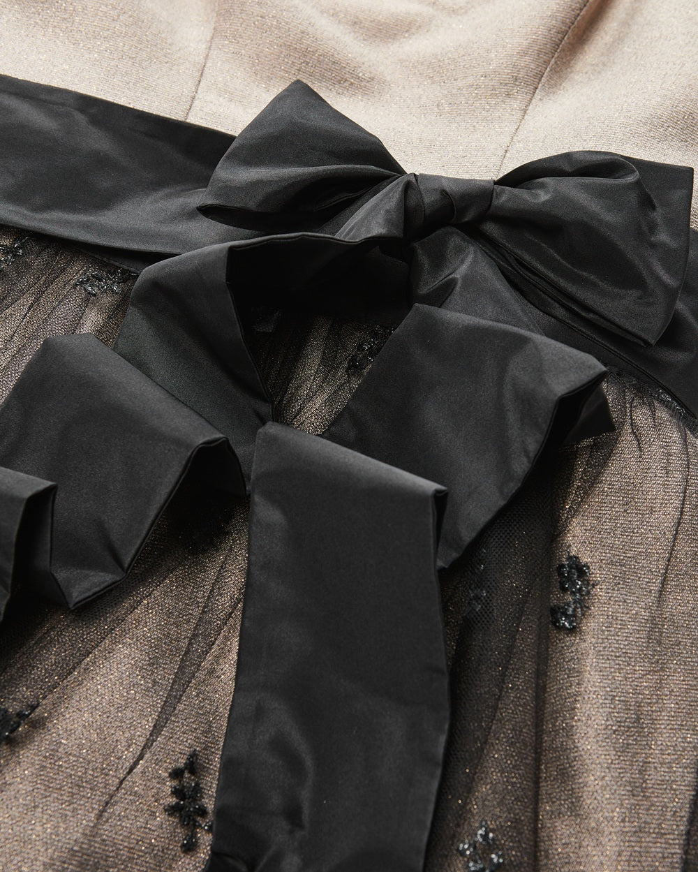 alpenherz-atelier-dirndl-eva-bronze-schwarz-limited image 3