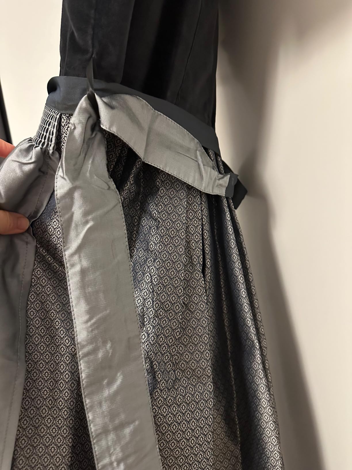 Edles graues Dirndl