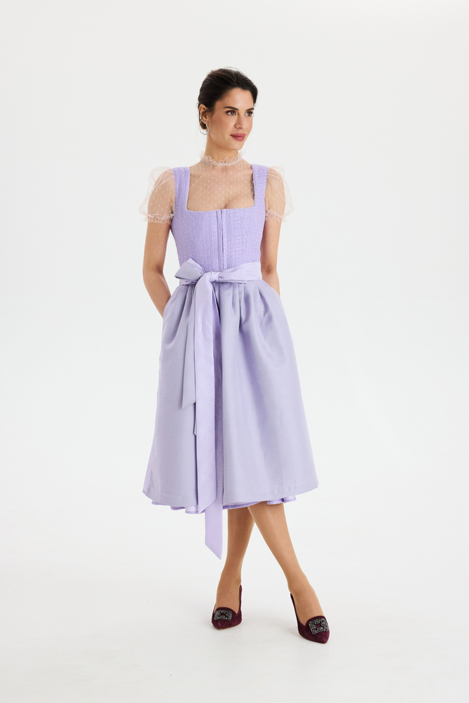 traumtrachten-dirndl-livia-in-lavendel image 5