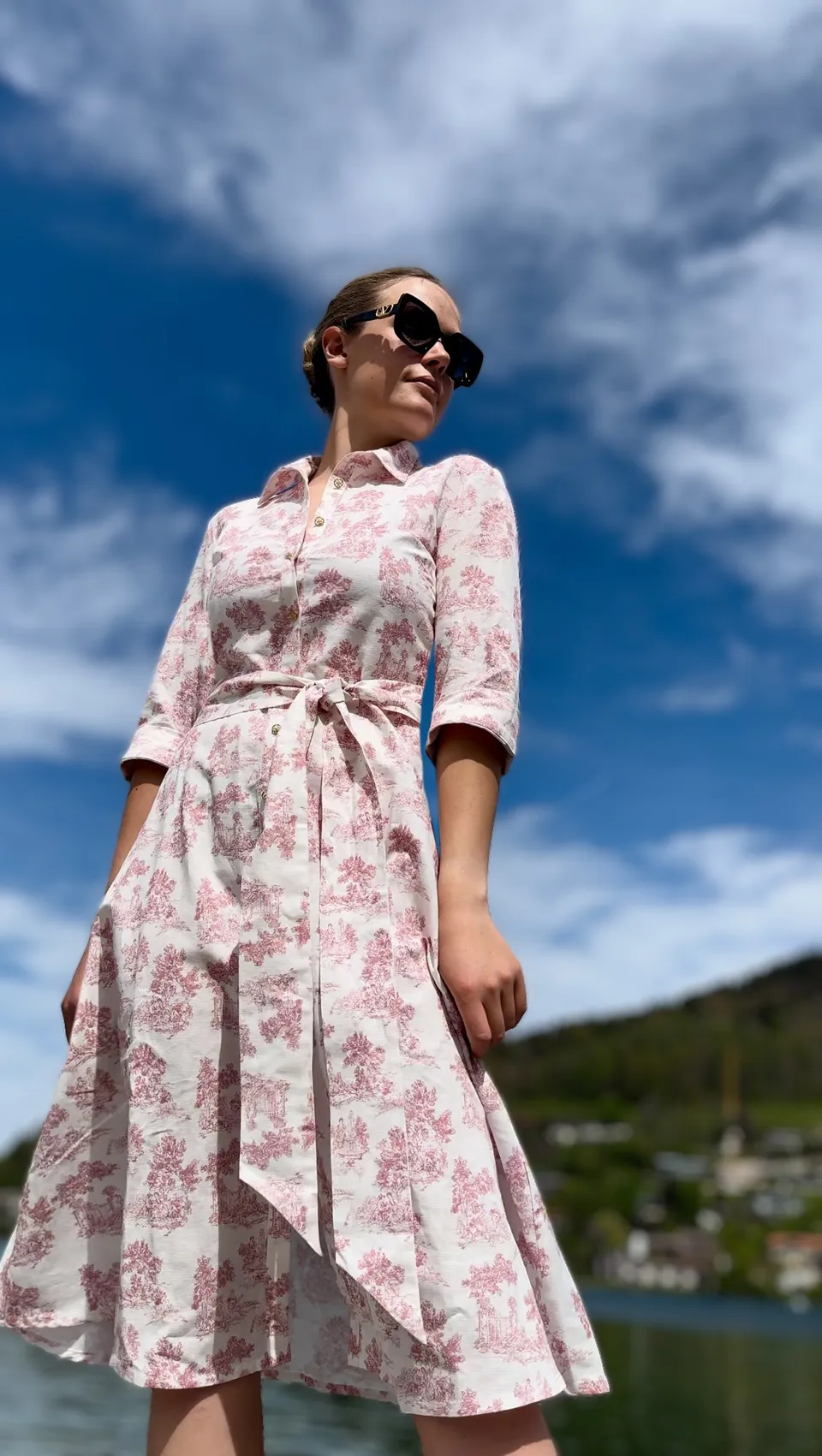 alpenherz-blusenkleid-monaco-sommerkleid-wei-rosa-toile-de-jouy image 1