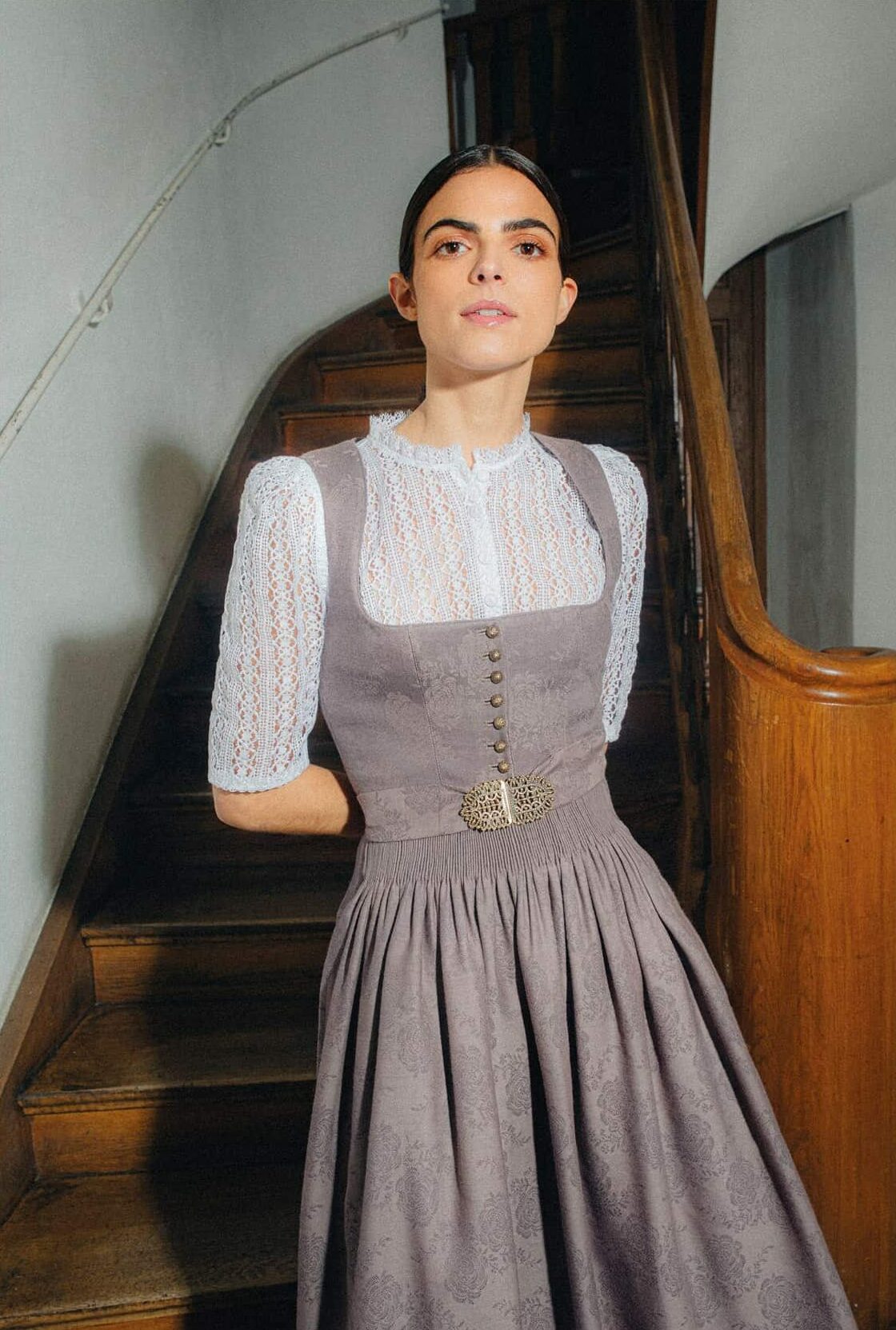 gottseidank-dirndl-monika-faltenrock-augenknopfloch image 2