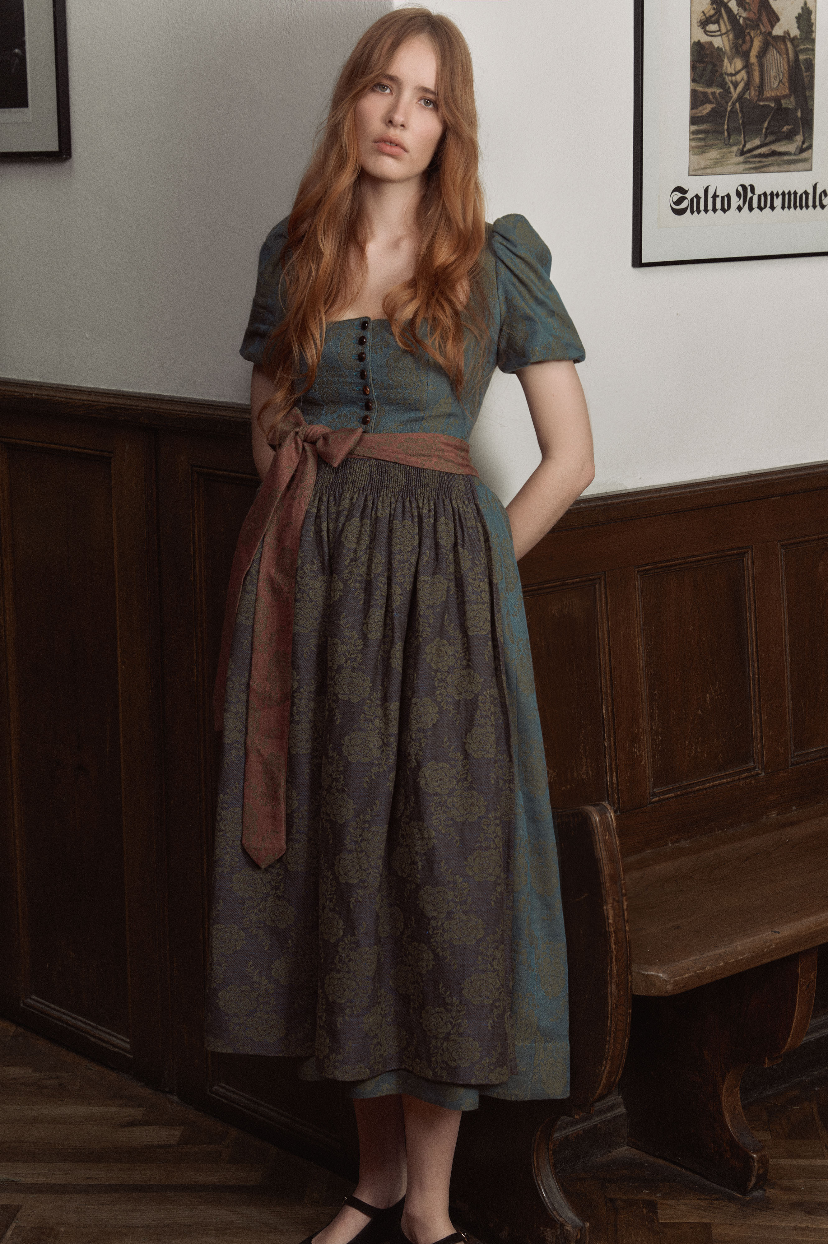 gottseidank-dirndl-laura-mit-geradem-ausschnitt-und-ballon-rmel-2 image 2