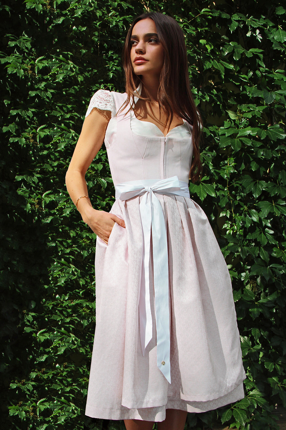 alpenherz-dirndl-marina-ohne-sch-chen-ros-leinen-sommerdirndl image 4