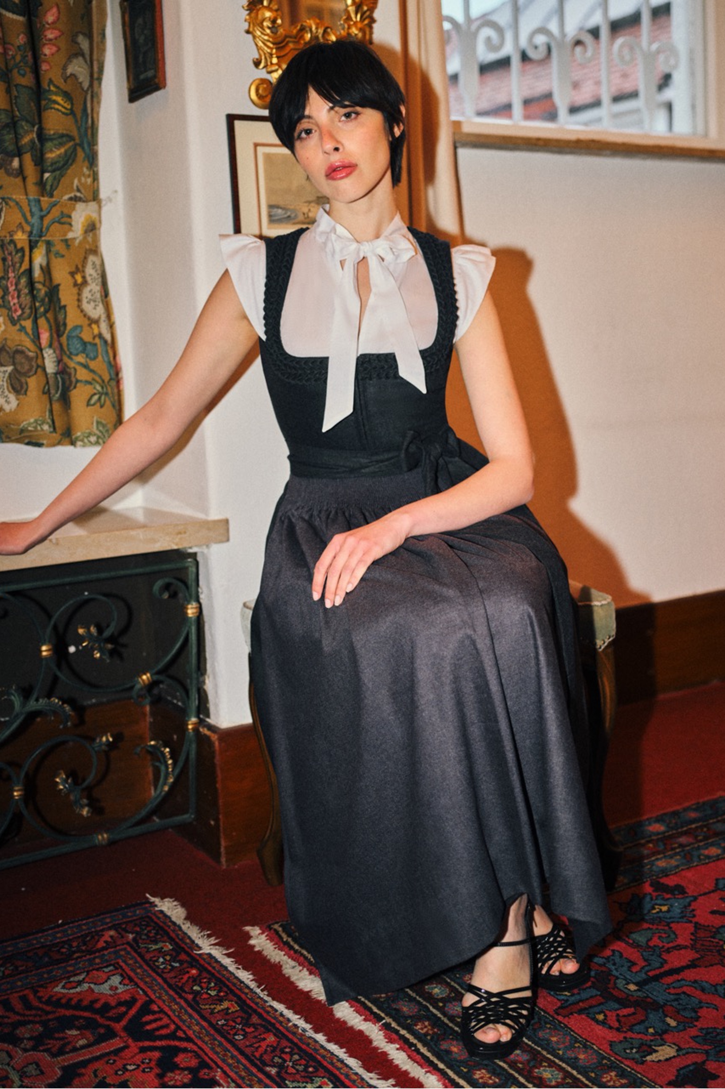 gottseidank-dirndlbluse-jasna-mit-schluppe-und-fl-gelarm image 2