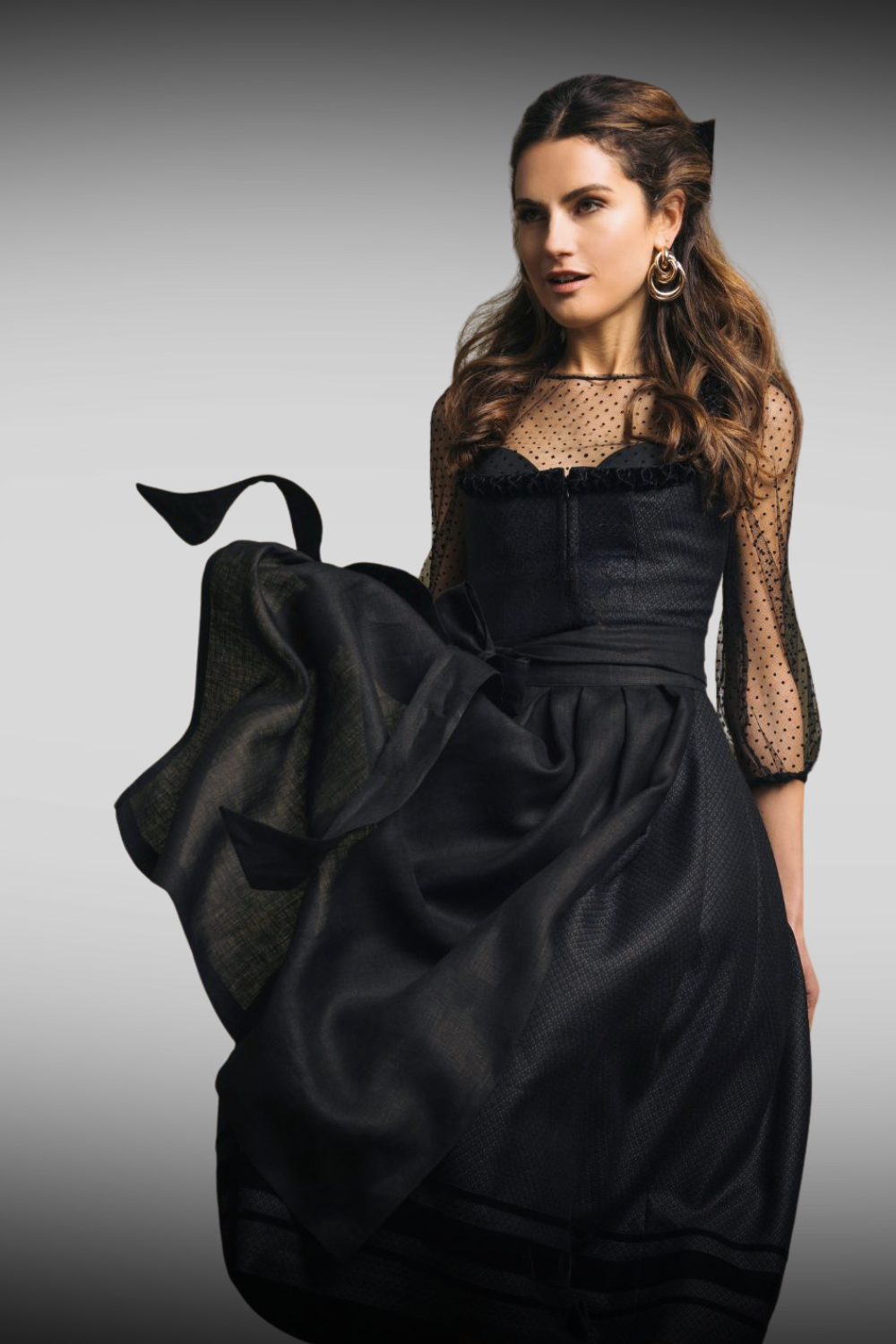 alpenherz-dirndl-lisa-schwarzes-dirndl-mit-samtschn-rung image 2