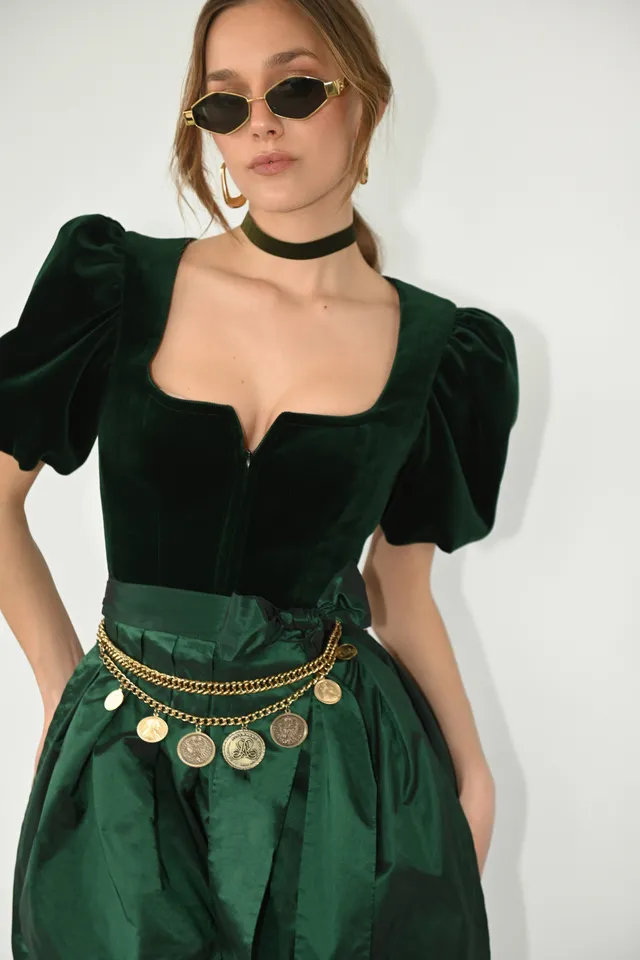 alpenherz-samtdirndl-arina-tannengr-nes-dirndl-mit-abnehmbarem-puffarm image 1