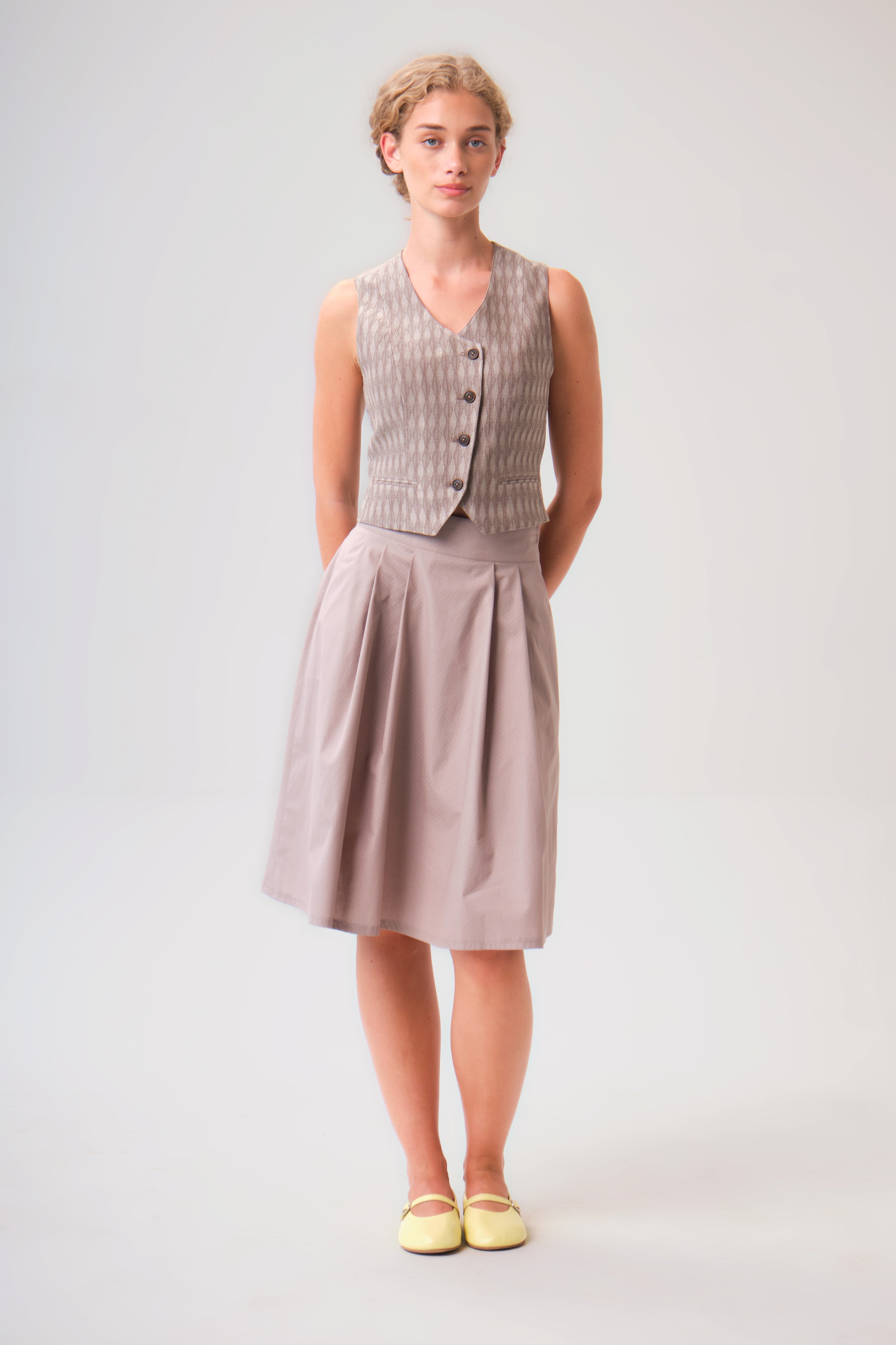 felicitas-weste-wanessa-damen-jacquard-weste-kurz-asymmetrisch image 3