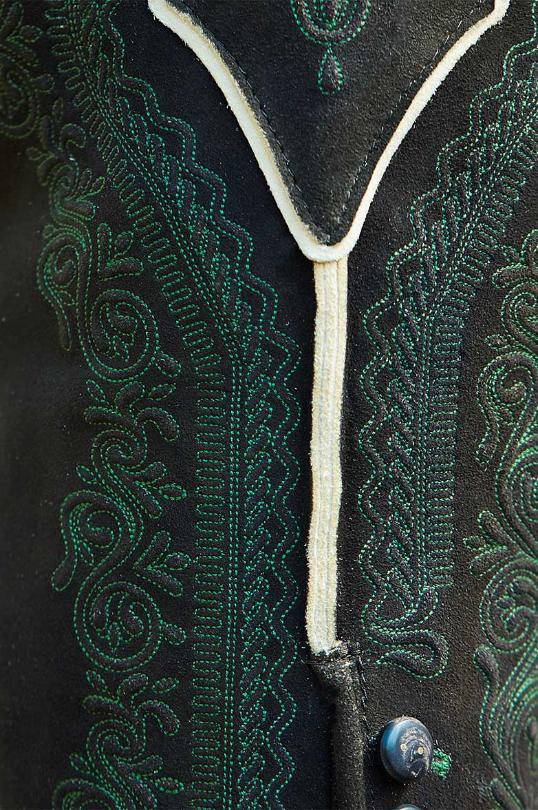 g-ssl-die-9-nahtige-braune-hirschlederhose-mit-reliefstickerei-herren image 7
